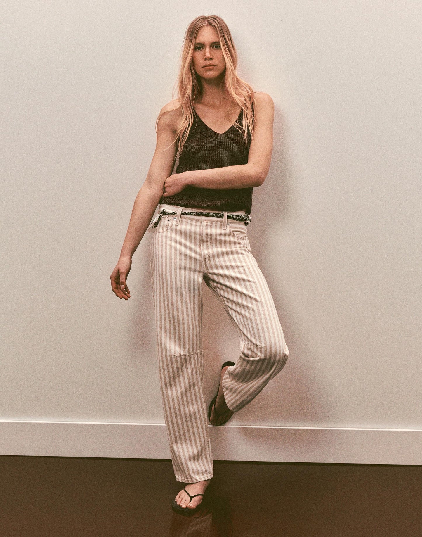 Madewell The Darted Barrel-Leg Jean in Airy Denim