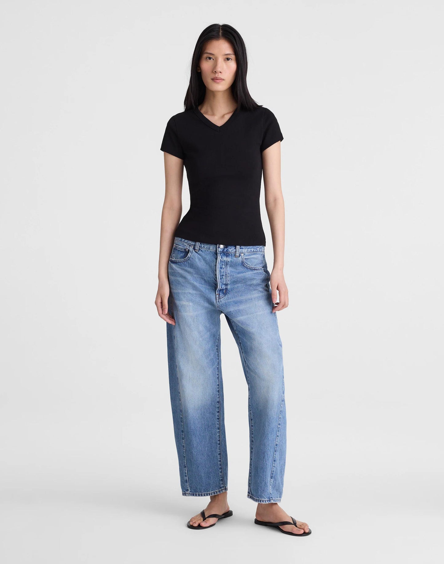Madewell The '90s V-Neck Baby Tee in Compact Cotton