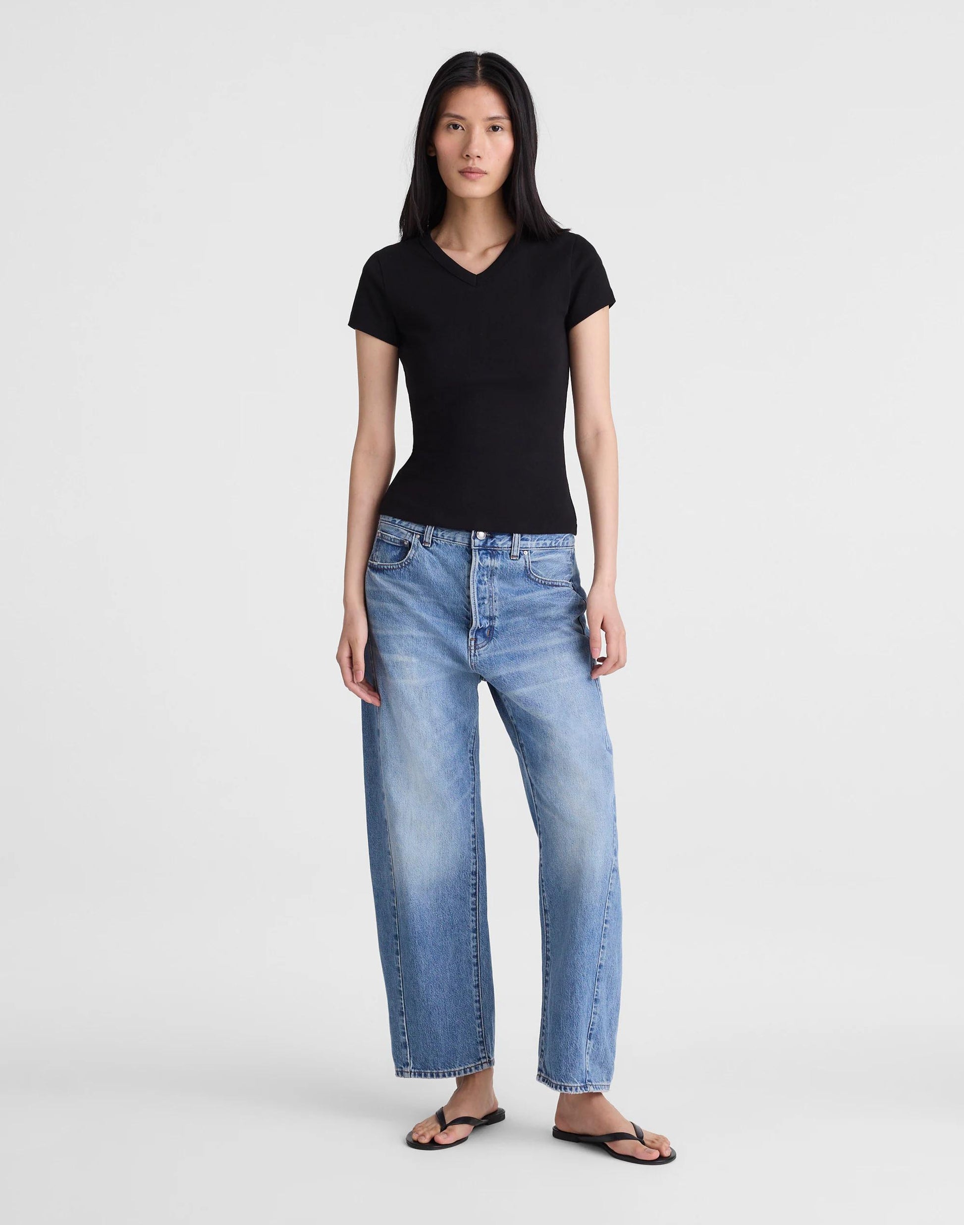 Madewell The '90s V-Neck Baby Tee in Compact Cotton