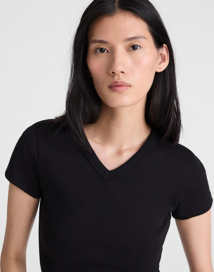 Madewell The '90s V-Neck Baby Tee in Compact Cotton