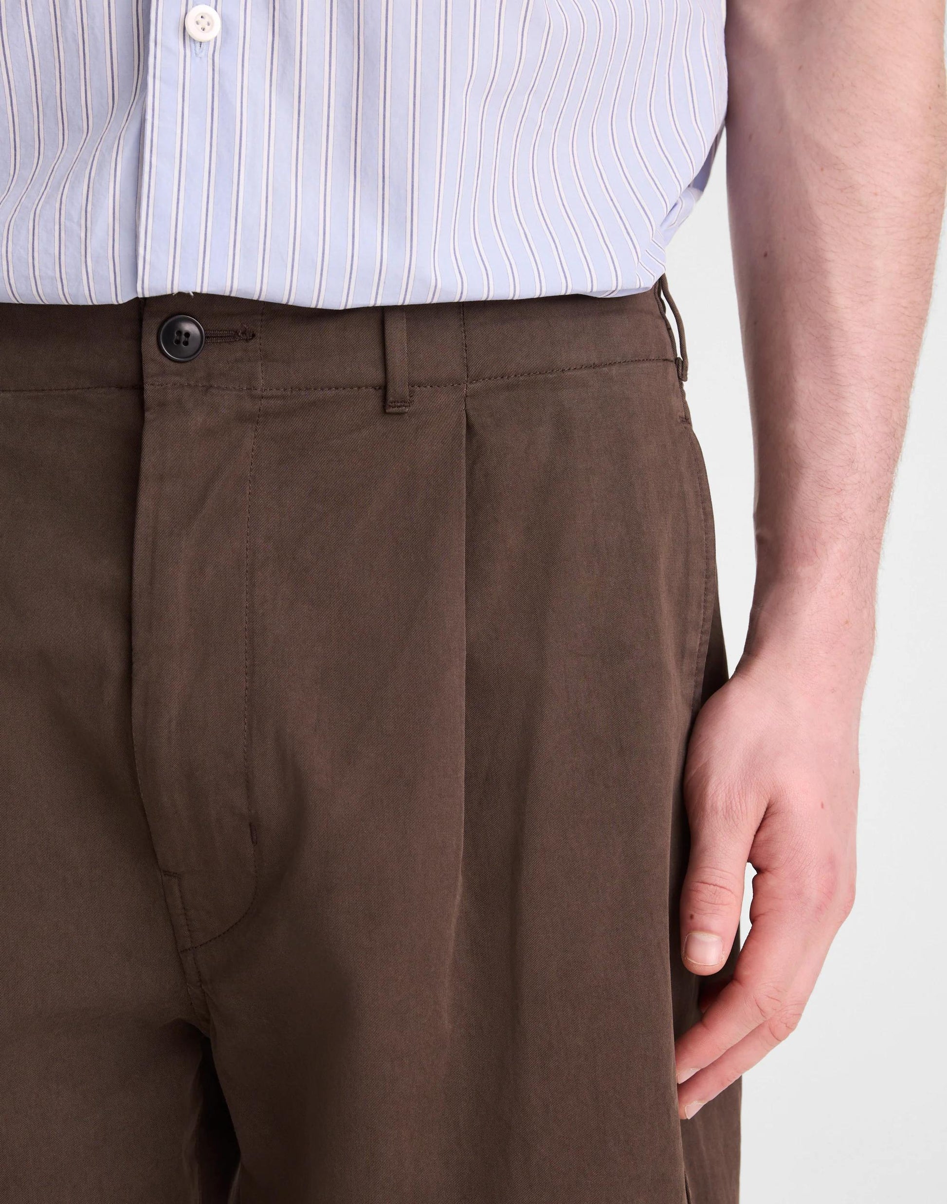 Madewell Pleated Chino Pants in Uniform Twill