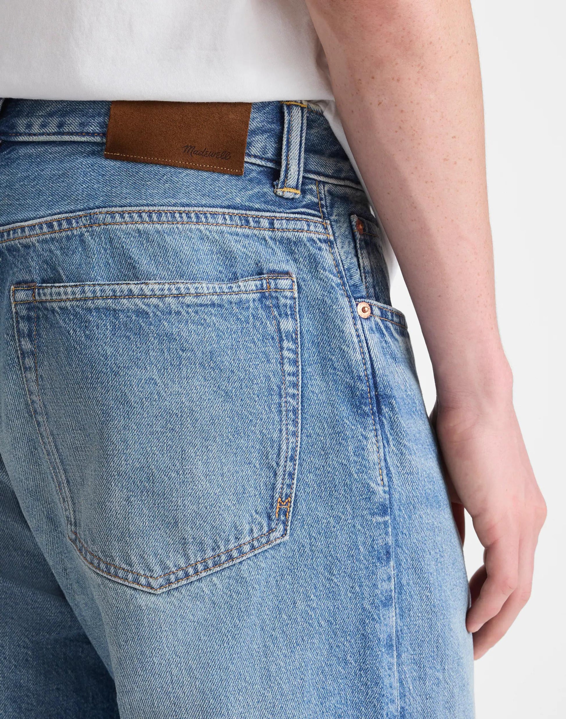 Madewell The 1991 Loose Straight Jean in Summerweight Denim