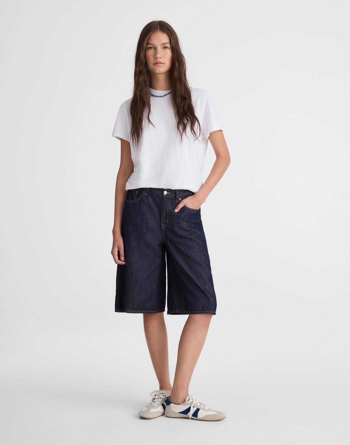 Madewell The V-Waist Bermuda Short in Airy Denim