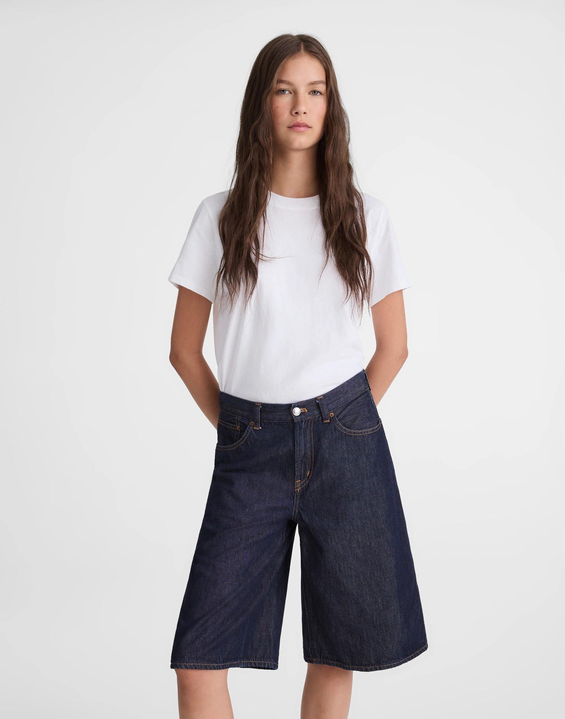 Madewell The V-Waist Bermuda Short in Airy Denim