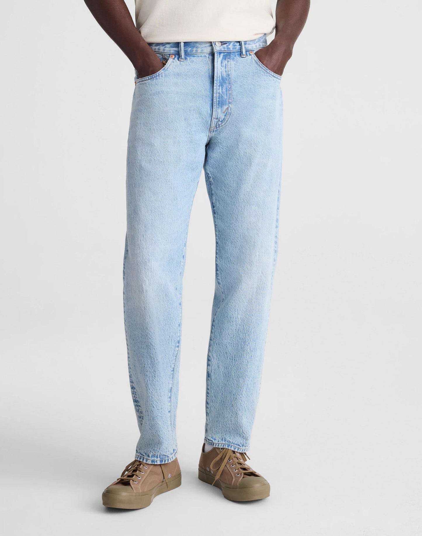 Madewell Relaxed Taper Jeans in Summerweight Denim