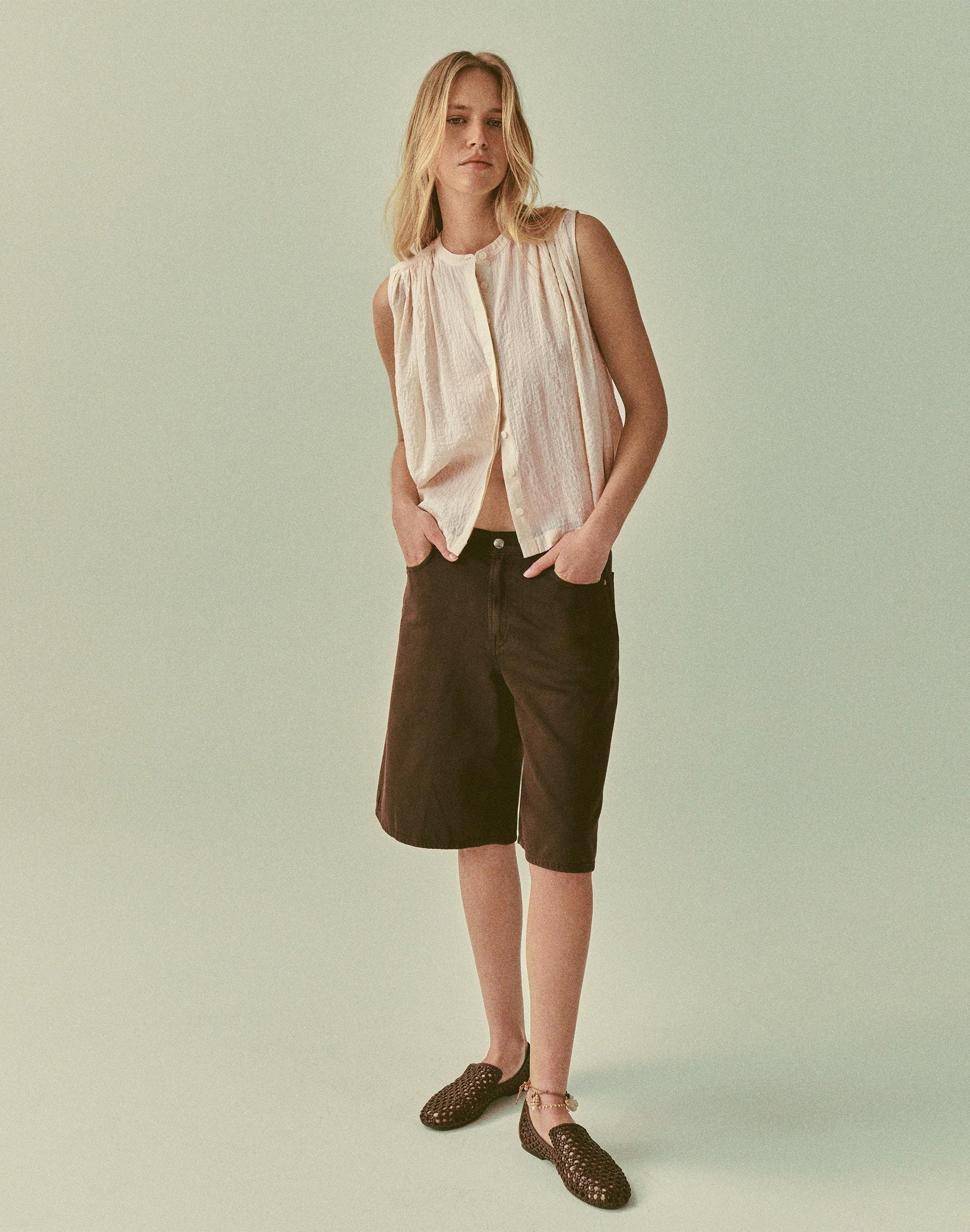 Madewell The V-Waist Bermuda Short in Airy Denim