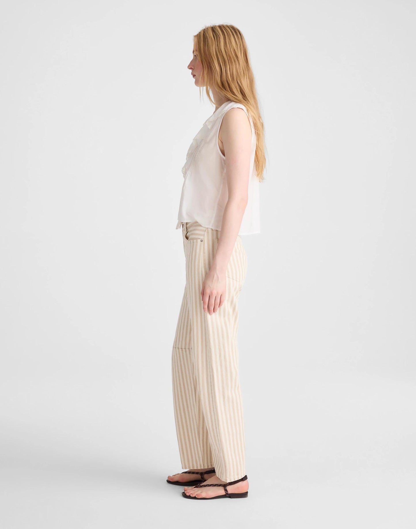 Madewell The Darted Barrel-Leg Jean in Airy Denim