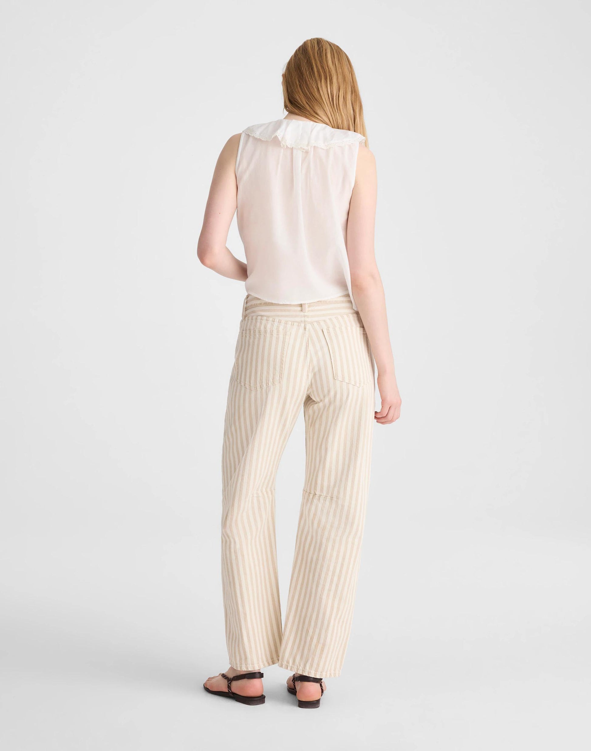 Madewell The Darted Barrel-Leg Jean in Airy Denim