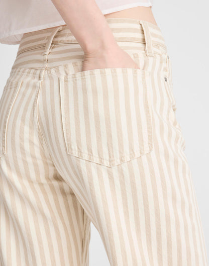 Madewell The Darted Barrel-Leg Jean in Airy Denim