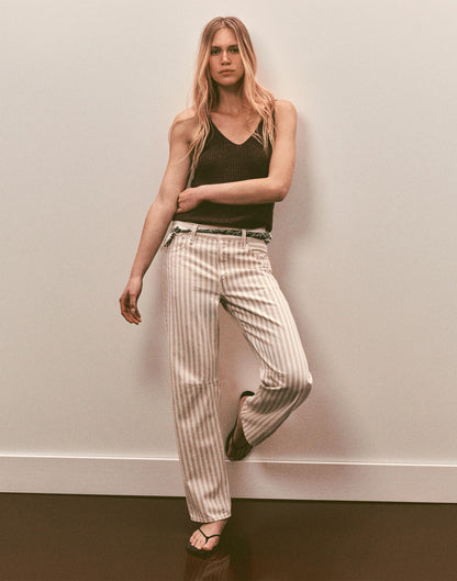 Madewell The Darted Barrel-Leg Jean in Airy Denim