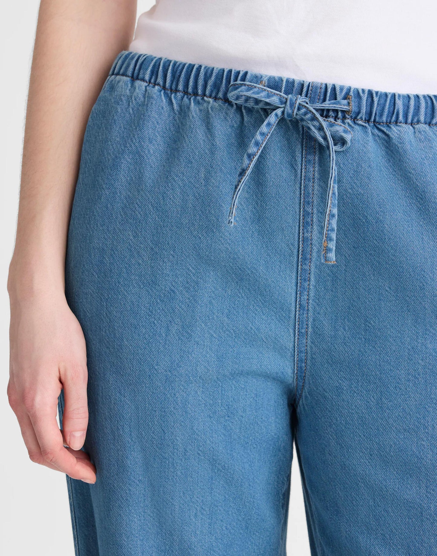 Madewell Pull-On Jeans in Airy Denim