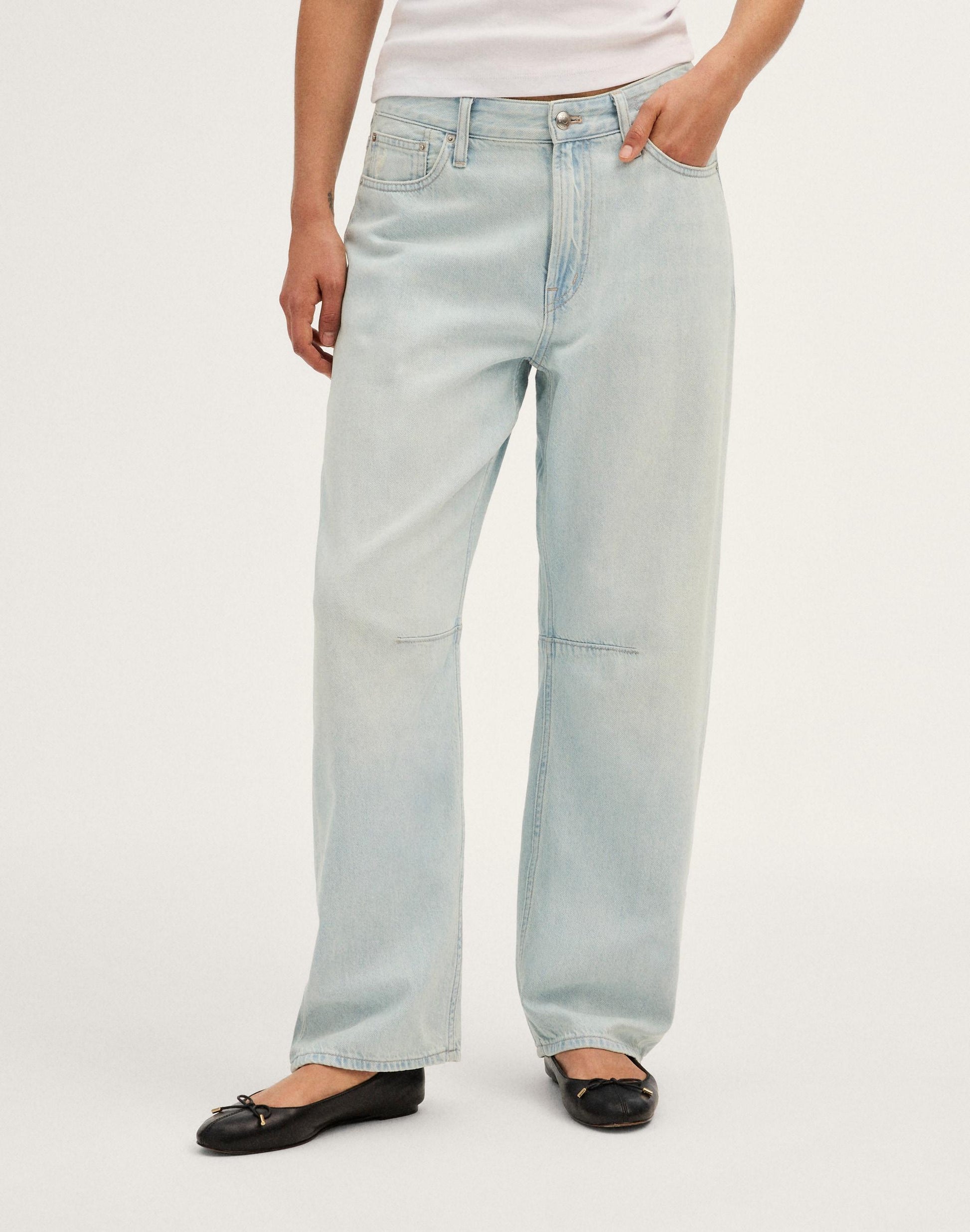 Madewell The Curvy Darted Barrel-Leg Jean in Airy Denim