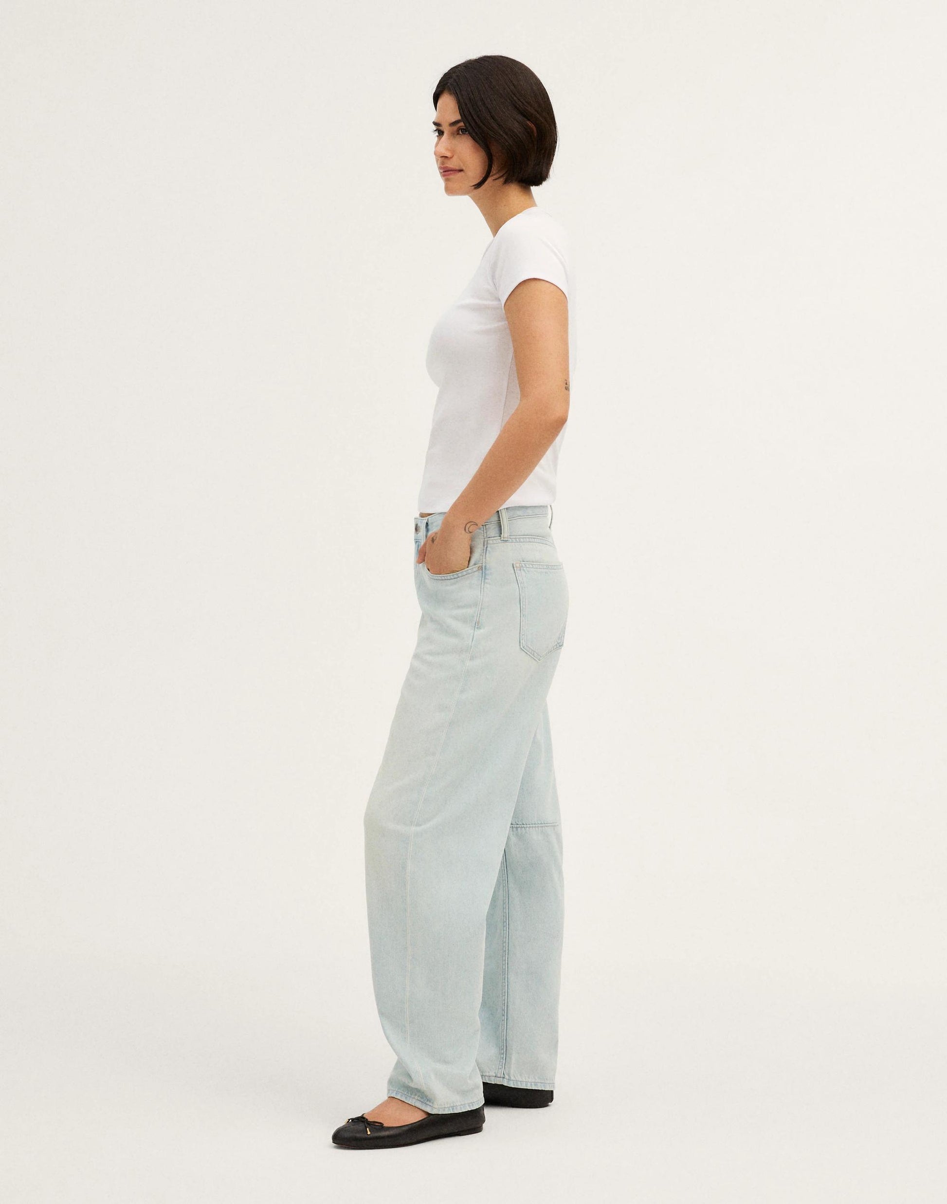 Madewell The Curvy Darted Barrel-Leg Jean in Airy Denim