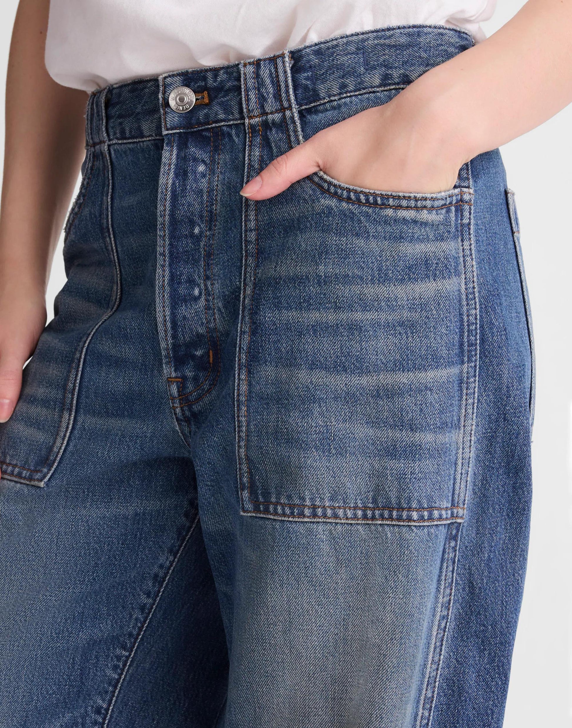 Madewell The Petite Darted Barrel-Leg Jean