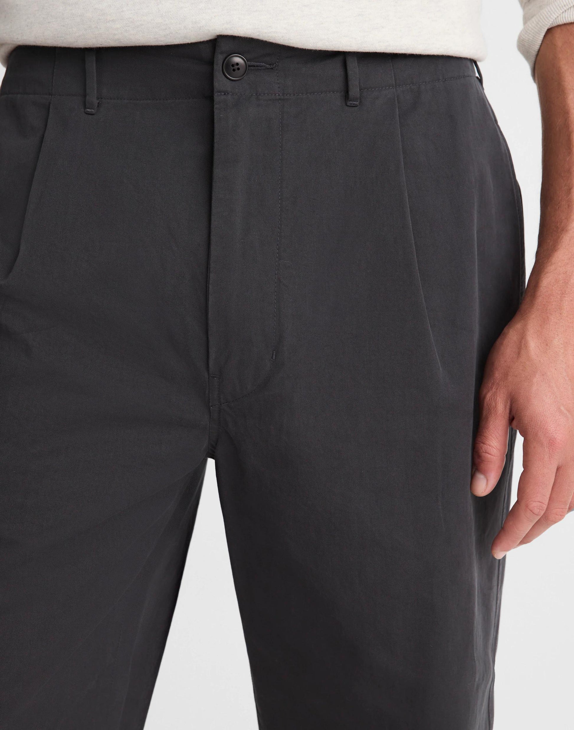 Madewell Pleated Chino Pants in Uniform Twill