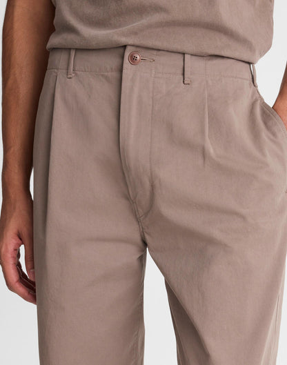 Madewell Pleated Chino Pants in Uniform Twill